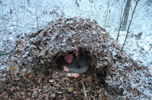 How to build a debris hut step by step