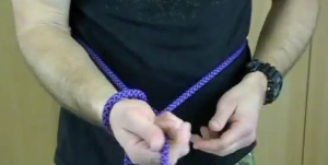 how to tie a one handed bowline knot